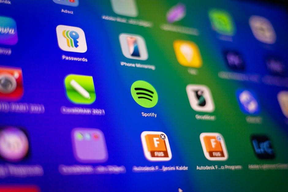 Abbonamenti dimenticati: la caccia ai costi silenziosi