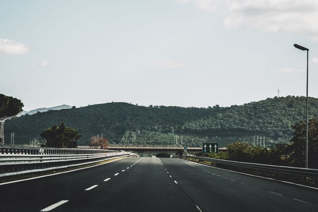 Esodo di Ferragosto 2026: quanto costa davvero il viaggio in auto (e come spendere meno)
