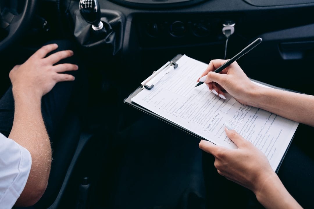 Rinnovo assicurazioni auto e casa a settembre: come risparmiare senza perdere garanzie